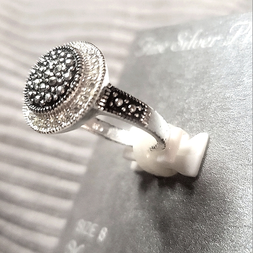 Kohl's | Silver and Black Ring Size 8 - NWT